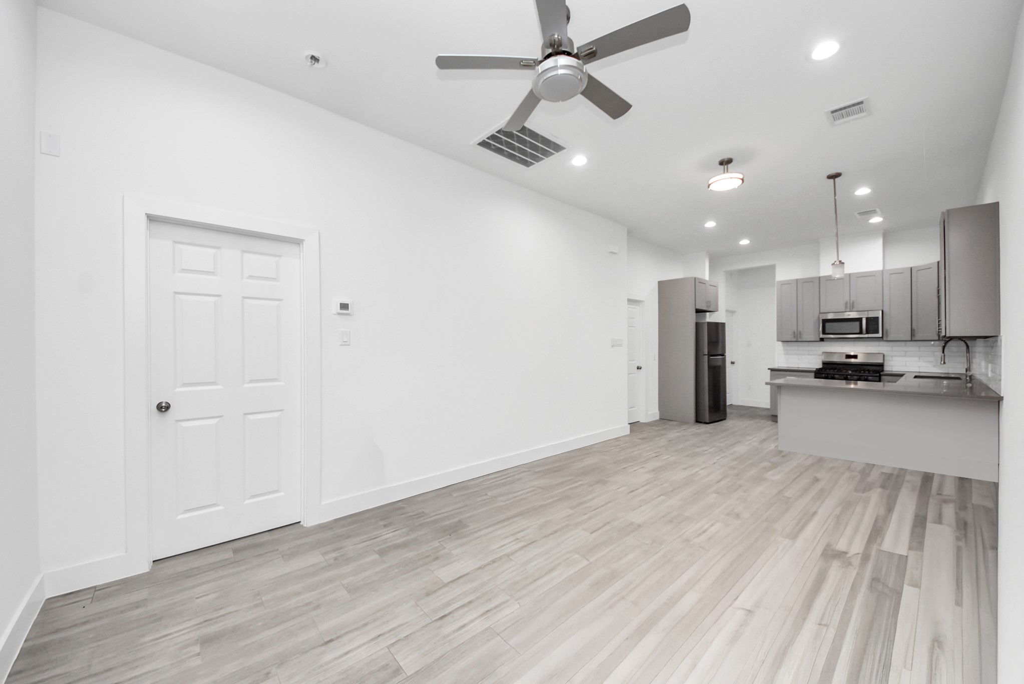 7612 Easter Street Houston, TX 77088 - Photo 4 of 30