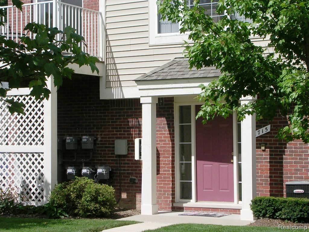 1715 Deepwood Circle Rochester, MI 48307 - Photo 15 of 16 Entry