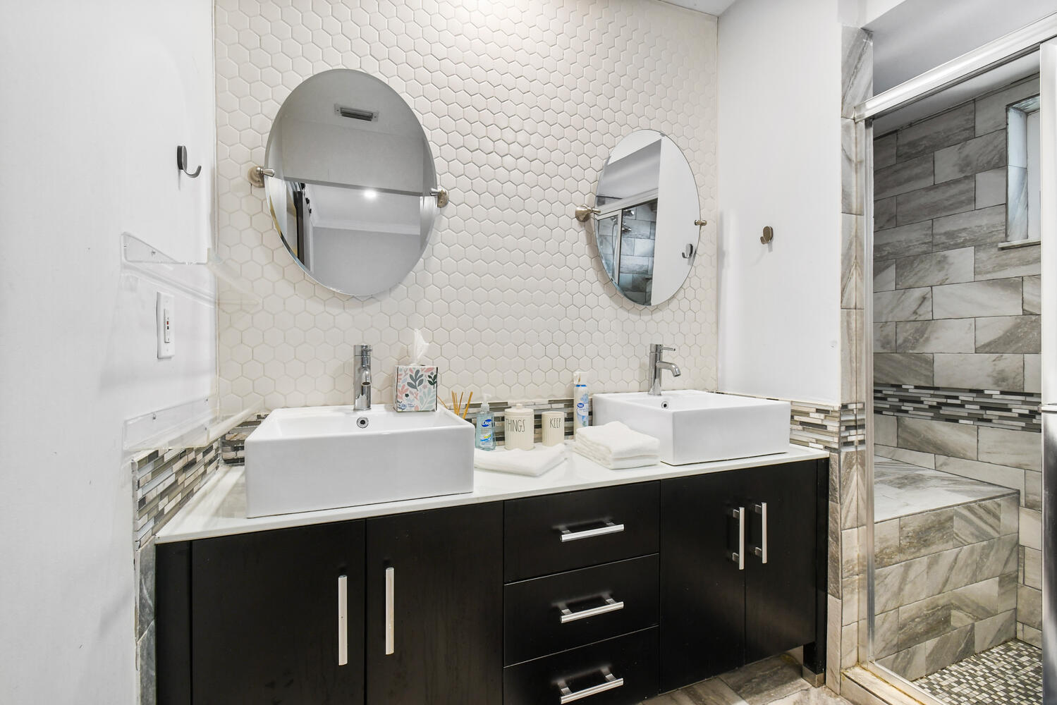 21240 Hazelwood Lane Boca Raton, FL 33428 - Photo 35 of 73 Main bathroom