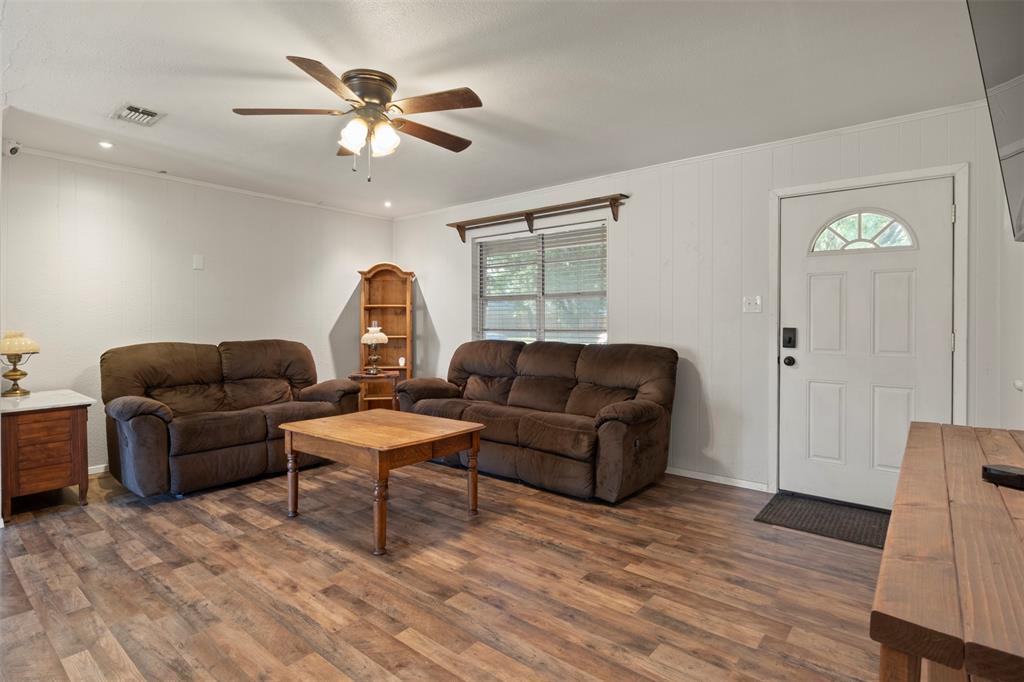 106 Wayne Street Sanger, TX 76266 - Photo 4 of 25