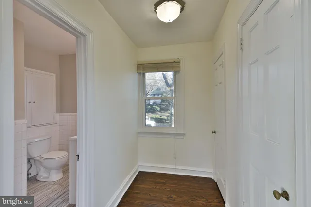 a bathroom with a toilet