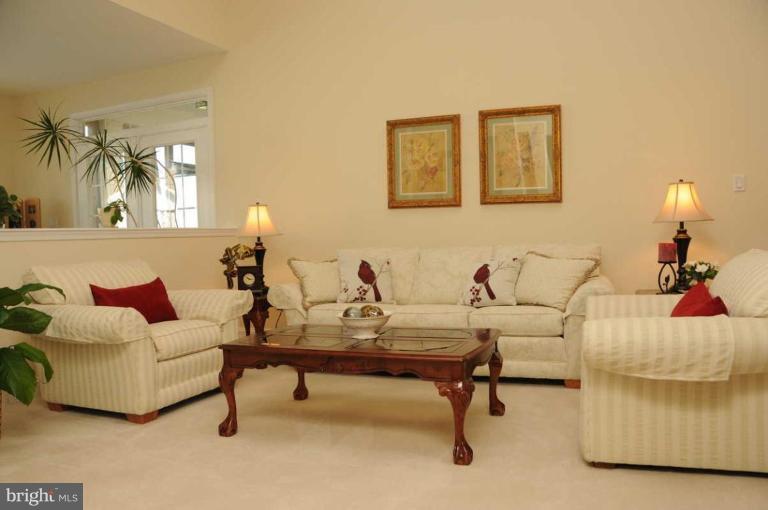 13590 Ryton Ridge Lane Gainesville, VA 20155 - Photo 15 of 27 Living Room