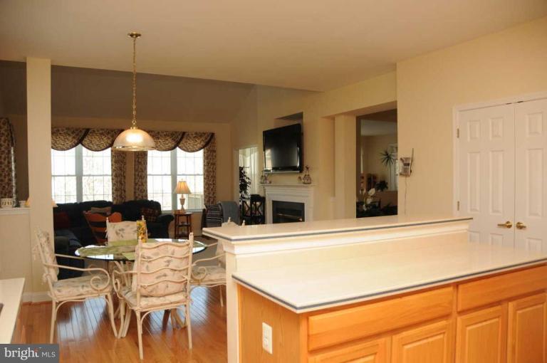 13590 Ryton Ridge Lane Gainesville, VA 20155 - Photo 18 of 27 Kitchen/Family Room