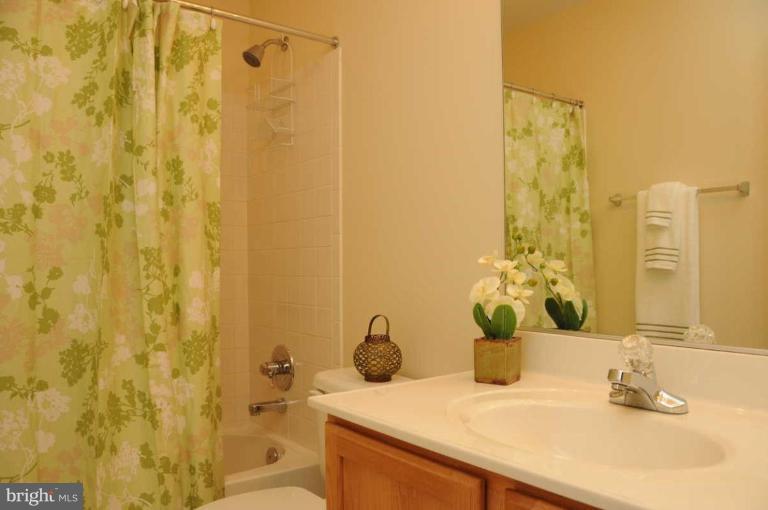 13590 Ryton Ridge Lane Gainesville, VA 20155 - Photo 25 of 27 Bath #3