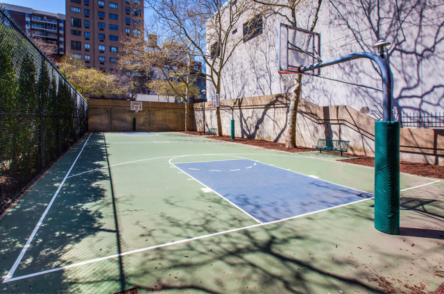 Kips Bay Towers 300 E 33rd St, Manhattan, NY 10016 - Photo 8 of 9