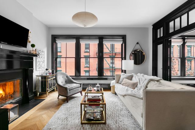 $2,000,000 | 211 Elizabeth Street, Unit 3E | NoLita