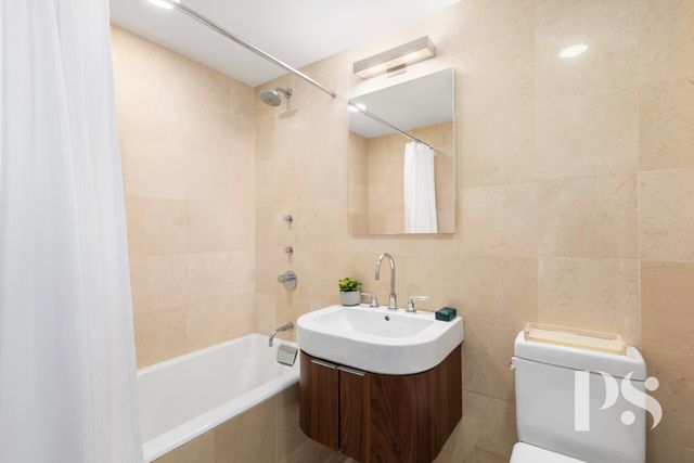 $2,900,000 | 155 West 70th Street, Unit 9FG | Upper West Side