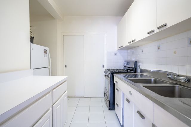 $172,500 | 2 Fordham Hill Ovl, Unit 15A | University Heights