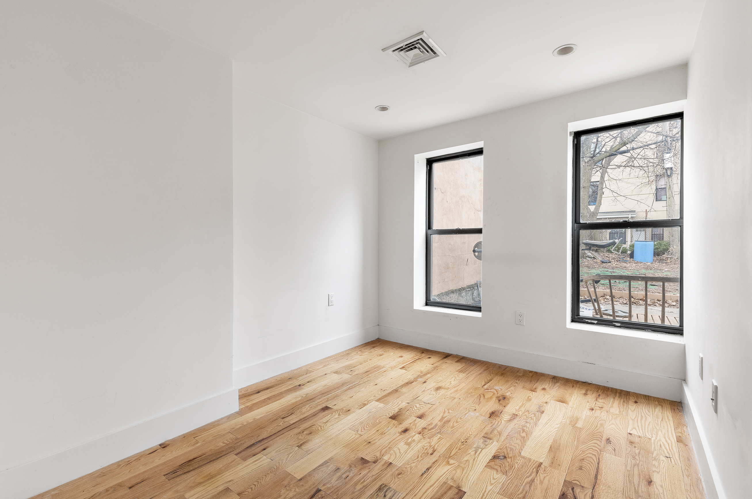 192 Cornelia Street Brooklyn, NY 11221 - Photo 3 of 6