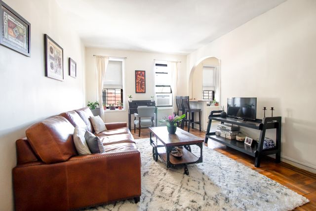 $160,000 | 762 Brady Avenue, Unit 121 | Pelham Parkway