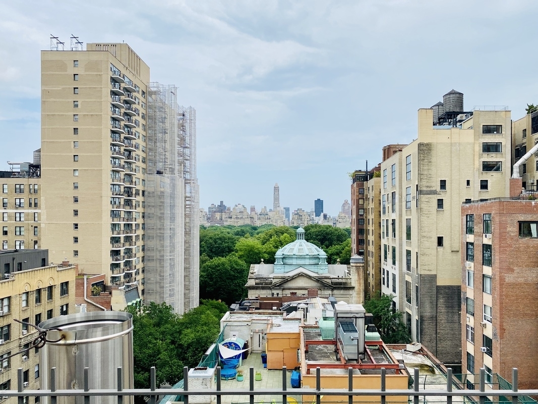 48 West 68th Street, Unit 4A Manhattan, NY 10023 - Photo 8 of 9