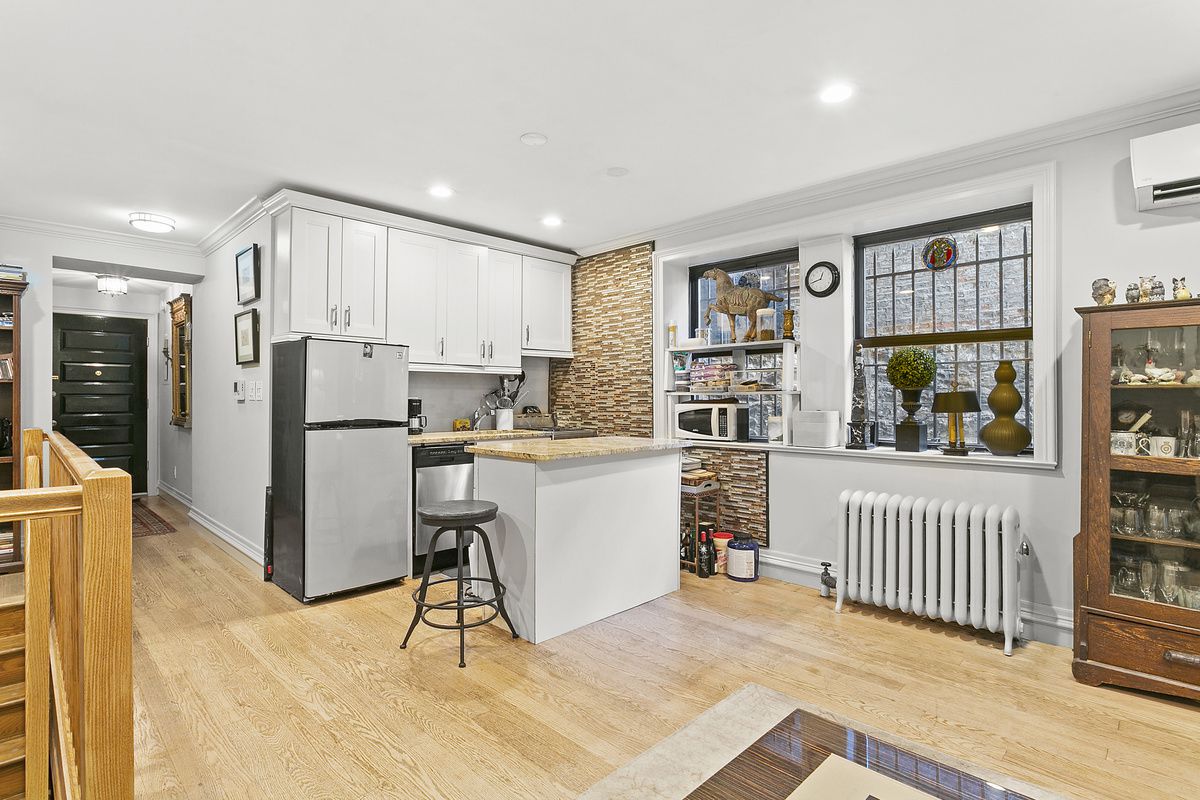 121 West 79th Street, Unit 1R Manhattan, NY 10024 - Photo 1 of 10
