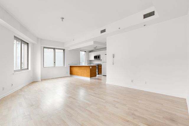 $905,000 | 133 Water Street, Unit 10A | DUMBO