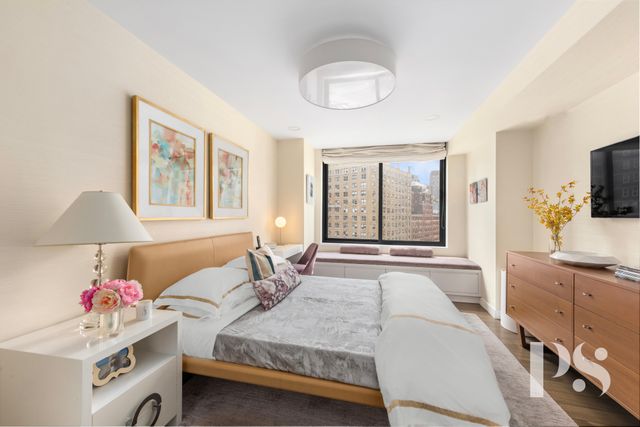 $2,900,000 | 155 West 70th Street, Unit 9FG | Upper West Side