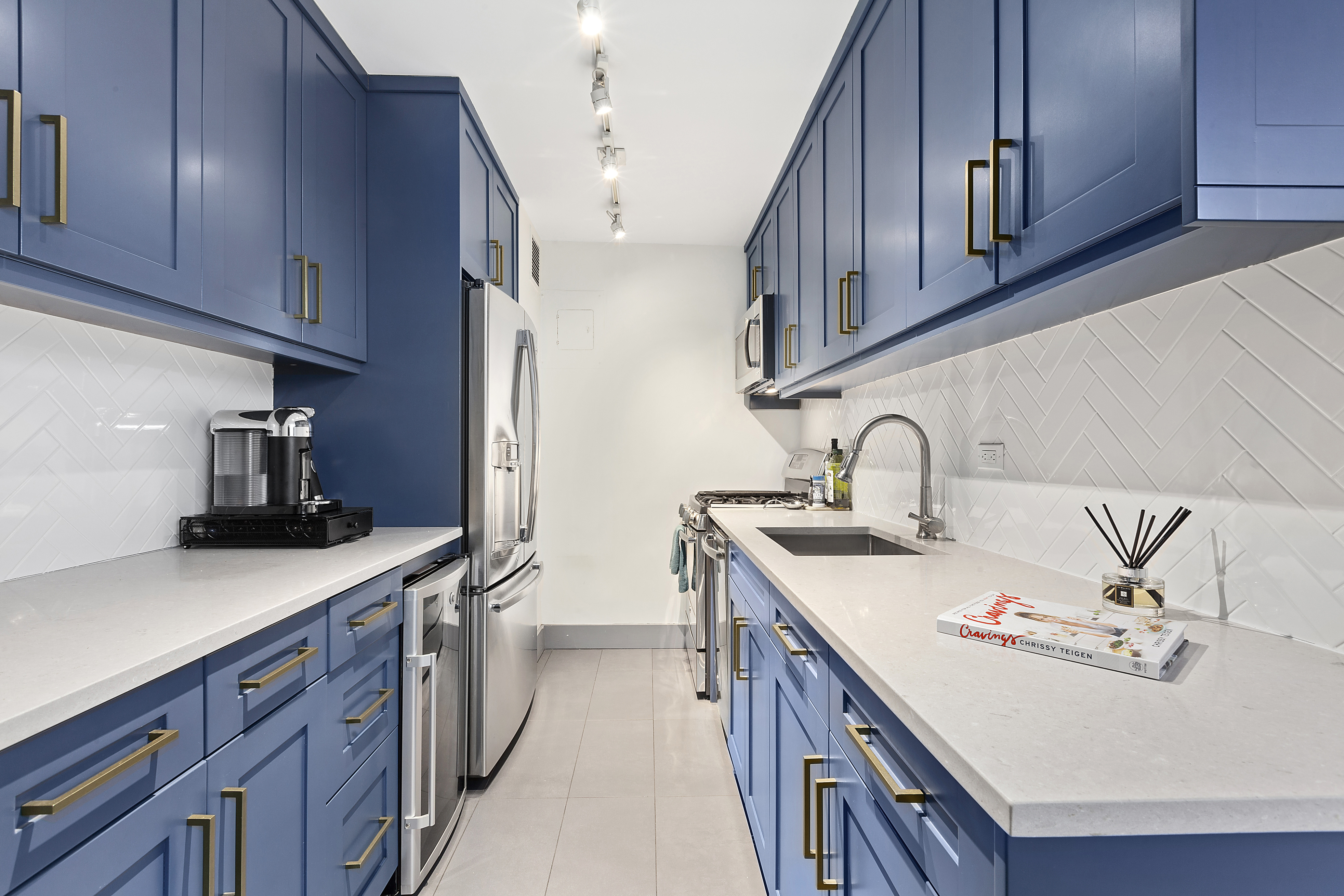 245 East 54th Street, Unit 9P Manhattan, NY 10022 - Photo 3 of 4