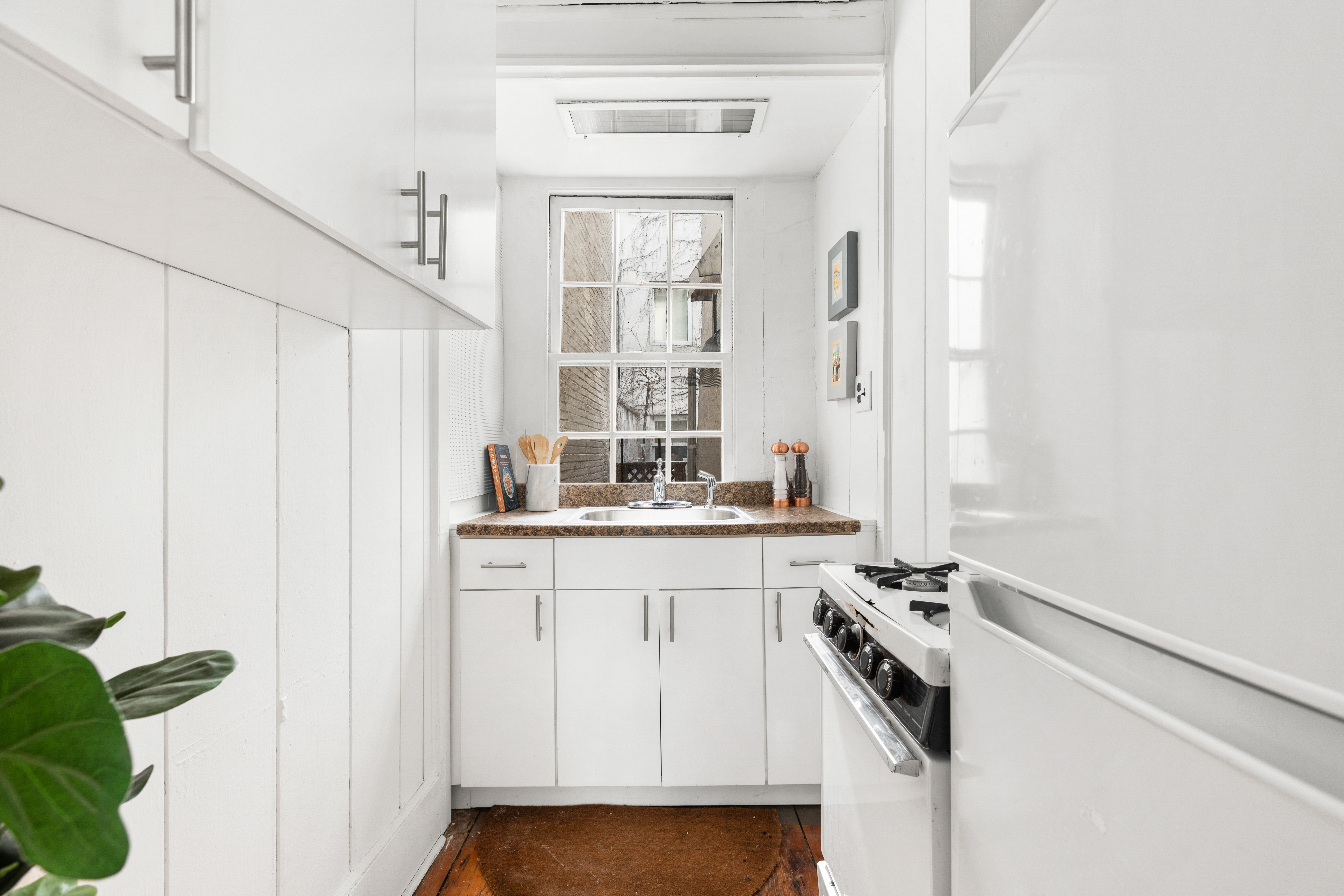 232 West 10th Street Manhattan, NY 10014 - Photo 5 of 19