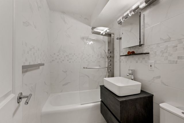 $980,000 | 122 Ashland Place, Unit 3H | Downtown Brooklyn