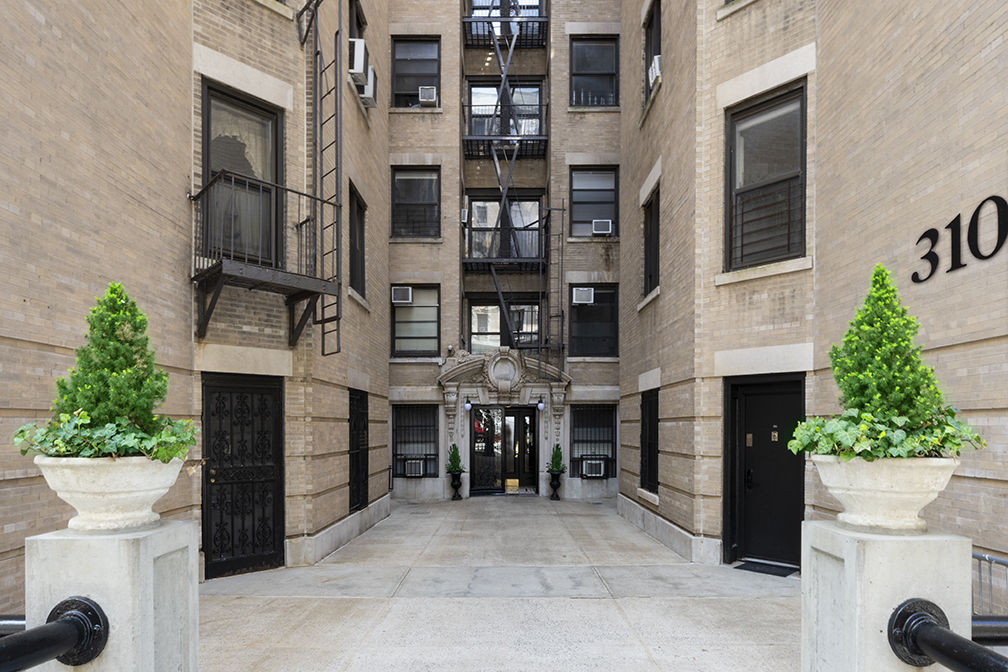 310 West 99th Street, Unit 501/601 Manhattan, NY 10025 - Photo 12 of 15