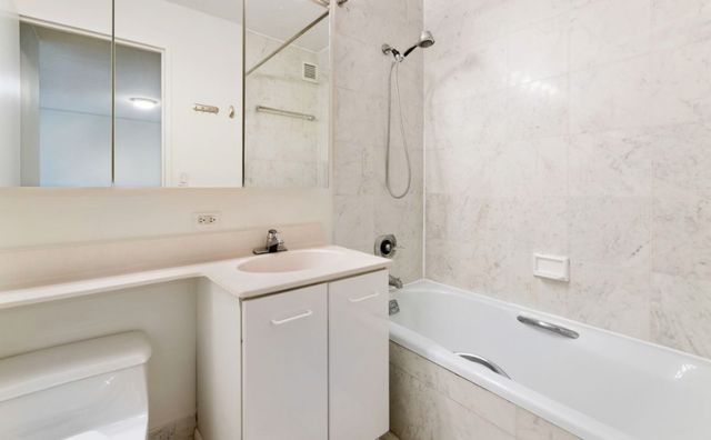 $599,000 | 2 South End Avenue, Unit 6A | Battery Park City