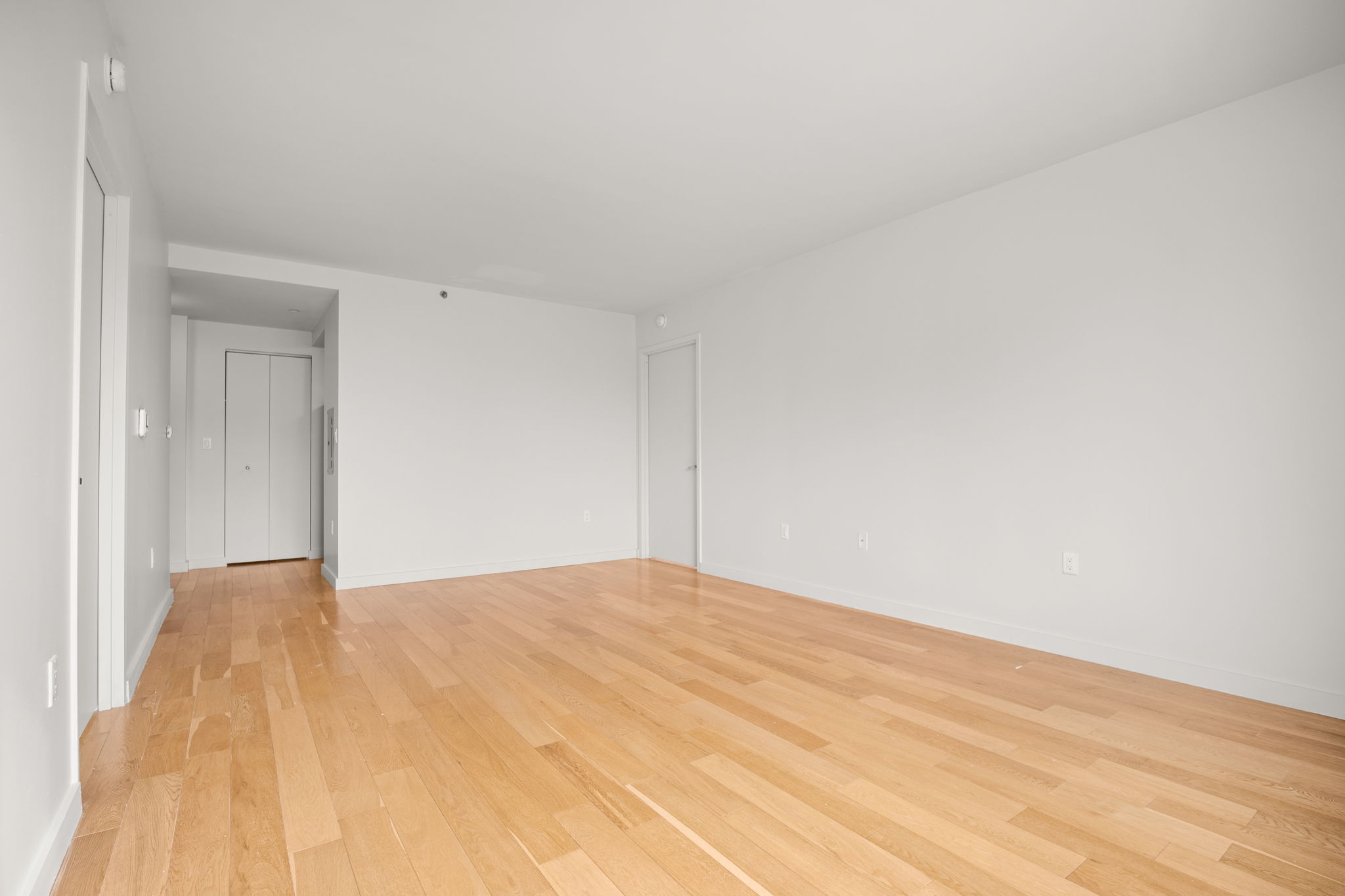 46-09 11th Street, Unit Undisclosed Queens, NY 11101 - Photo 2 of 10