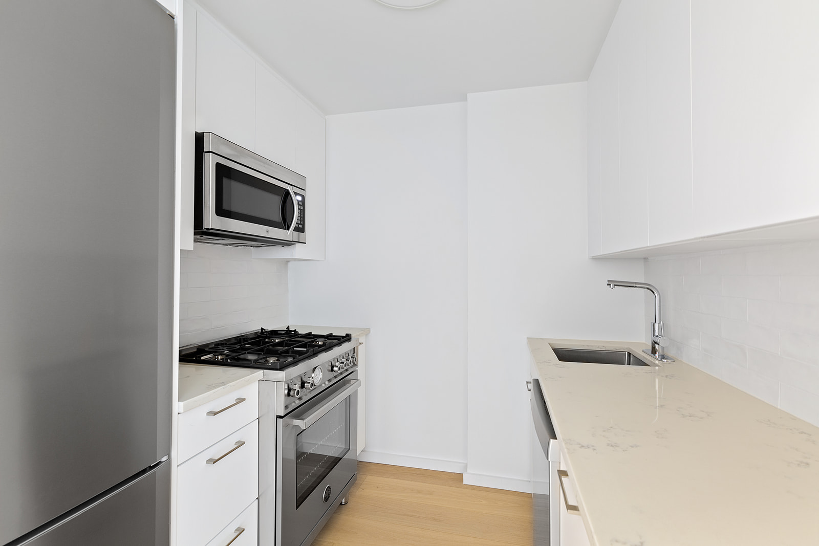 106 Central Park South, Unit 22C Manhattan, NY 10019 - Photo 3 of 8