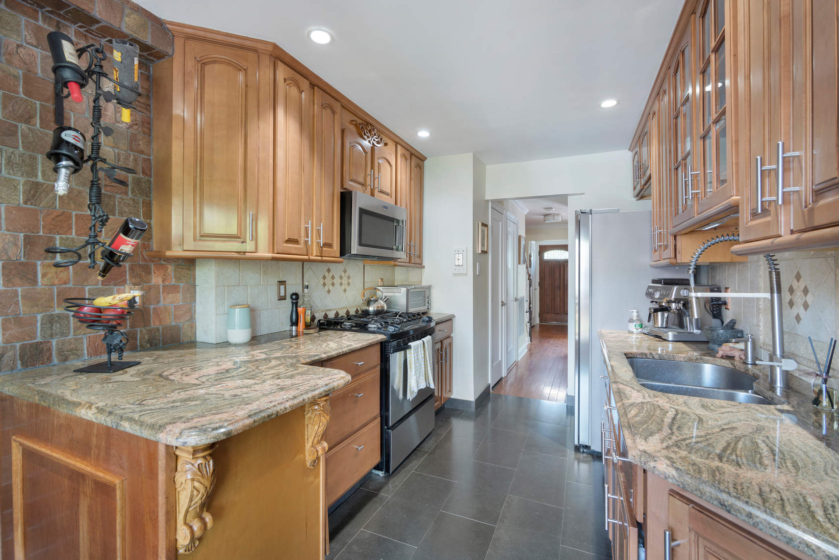 67-23 61st Road Queens, NY 11379 - Photo 6 of 30