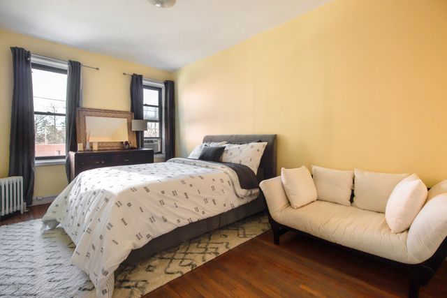 $160,000 | 762 Brady Avenue, Unit 121 | Pelham Parkway