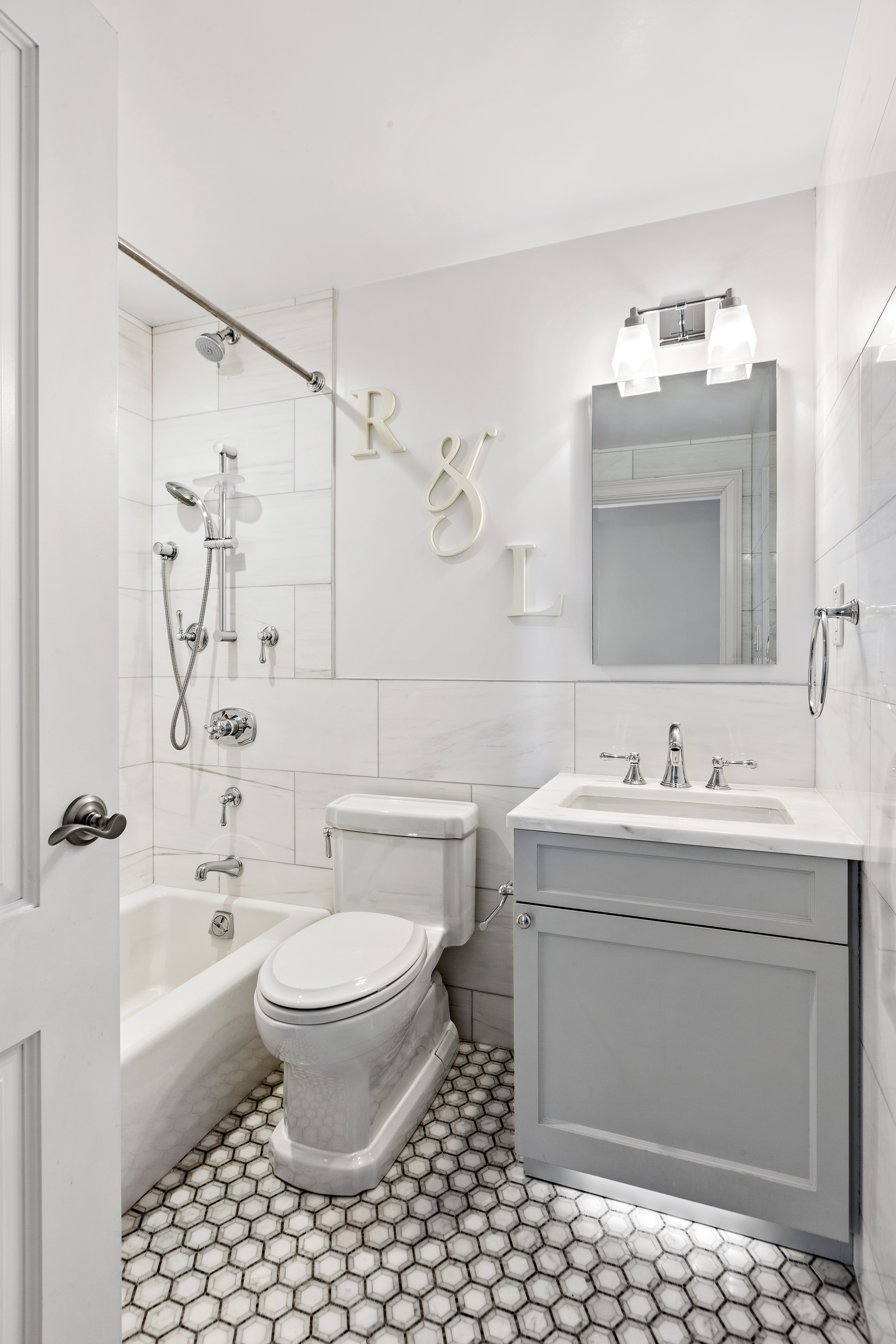 301 East 87th Street, Unit 22D Manhattan, NY 10128 - Photo 8 of 10