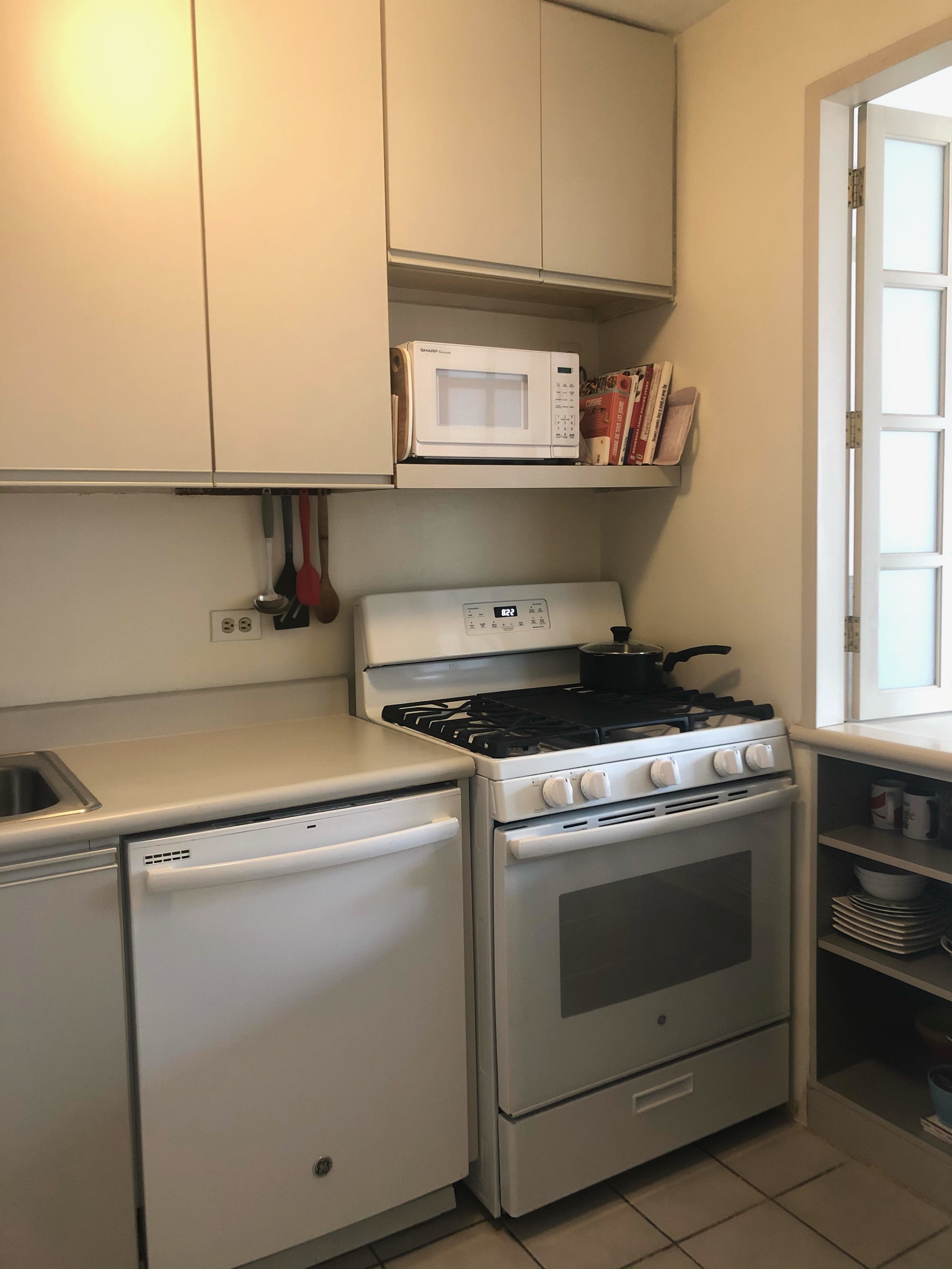 330 East 75th Street, Unit 17C Manhattan, NY 10021 - Photo 2 of 6