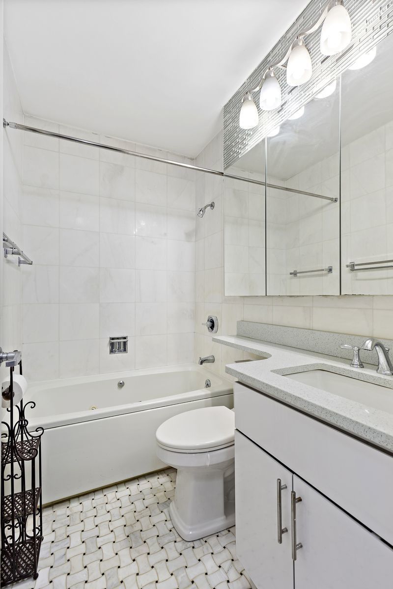 161 West 61st Street, Unit 6B Manhattan, NY 10023 - Photo 6 of 7