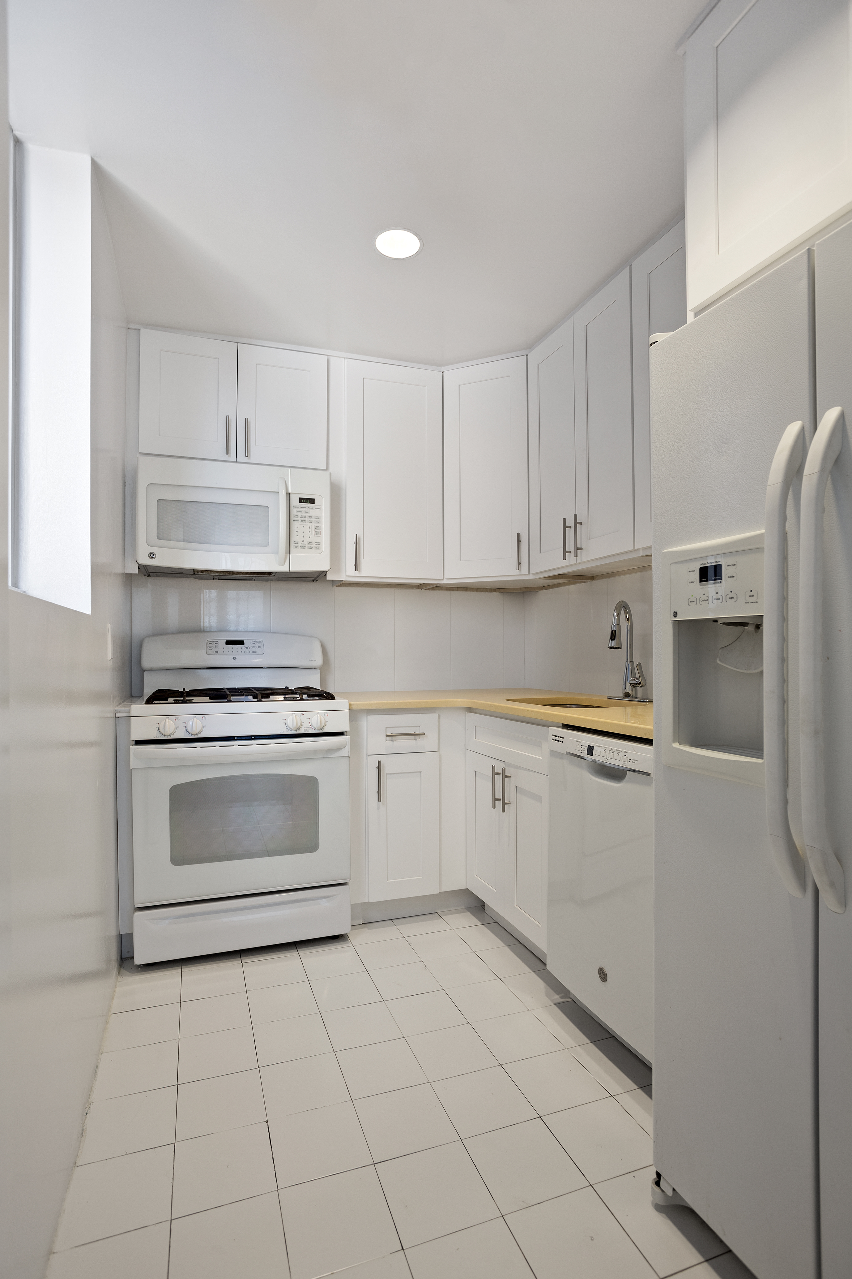 146 West 57th Street, Unit 62F Manhattan, NY 10019 - Photo 3 of 8