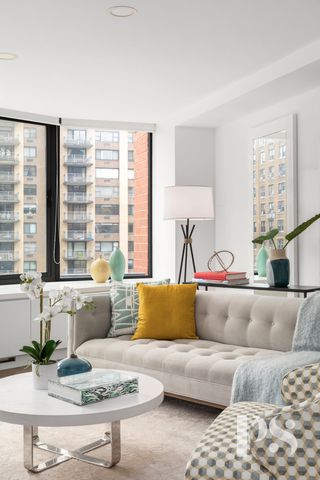 $2,900,000 | 155 West 70th Street, Unit 9FG | Upper West Side