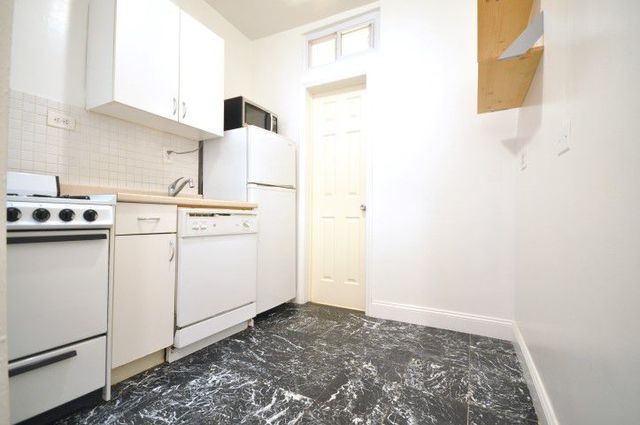 213 East 88th Street, Unit 4B Manhattan, NY 10128 - Photo 4 of 6