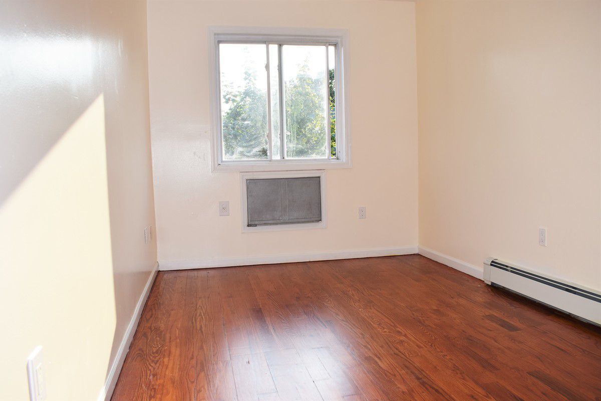 328 East 29th Street Brooklyn, NY 11226 - Photo 4 of 5