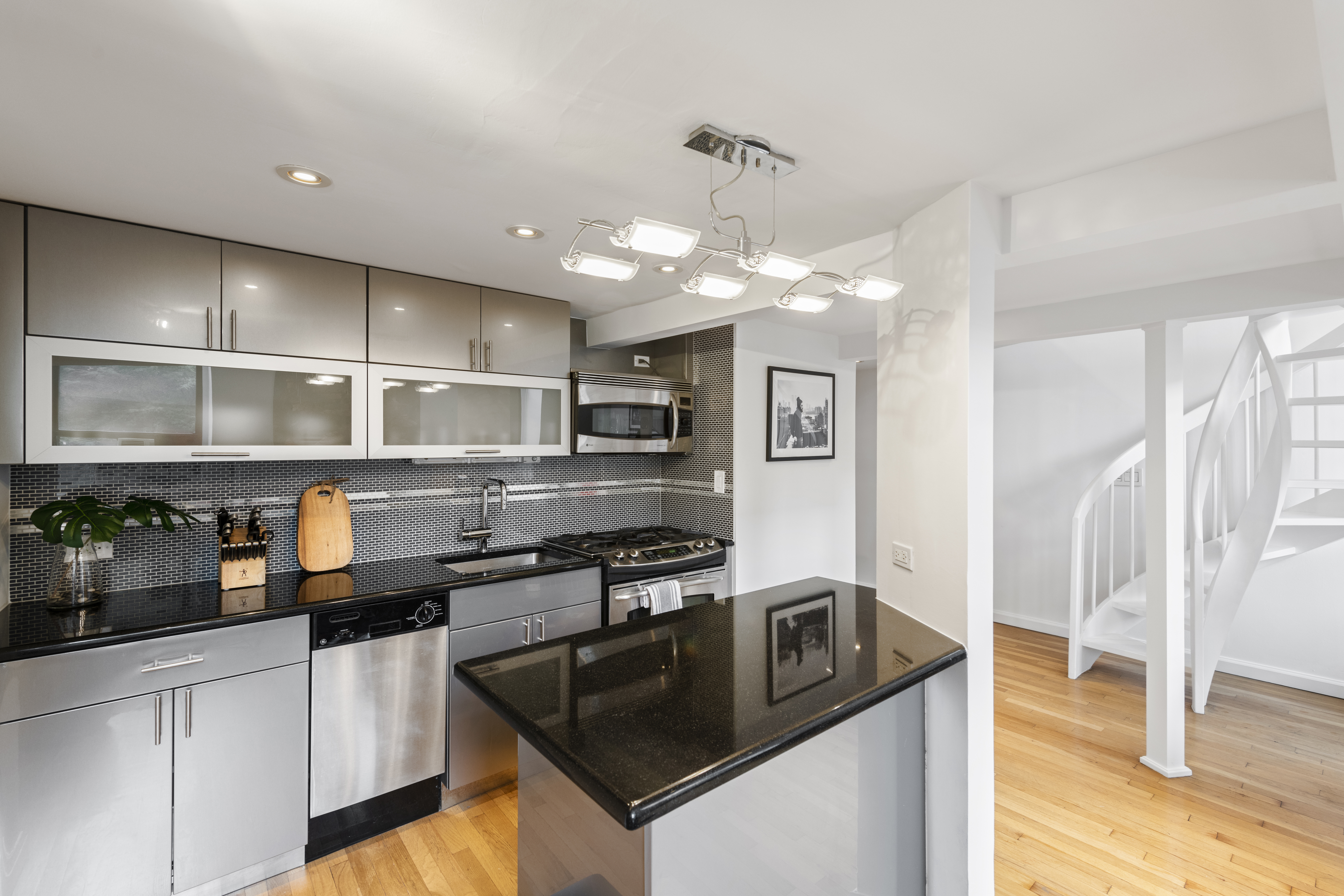 250 Mercer Street, Unit C211 Manhattan, NY 10012 - Photo 4 of 16