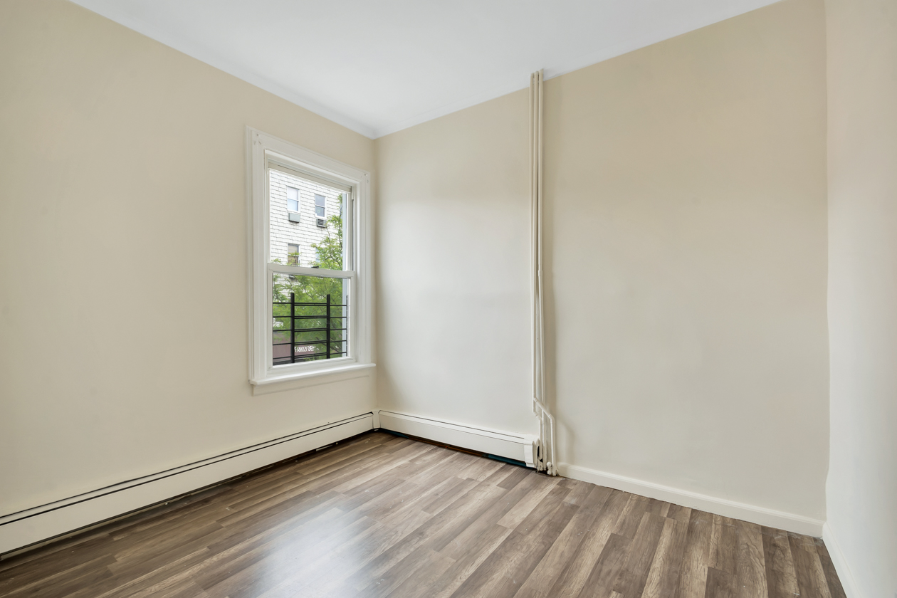 142 Driggs Avenue, Unit 2 Brooklyn, NY 11222 - Photo 3 of 9