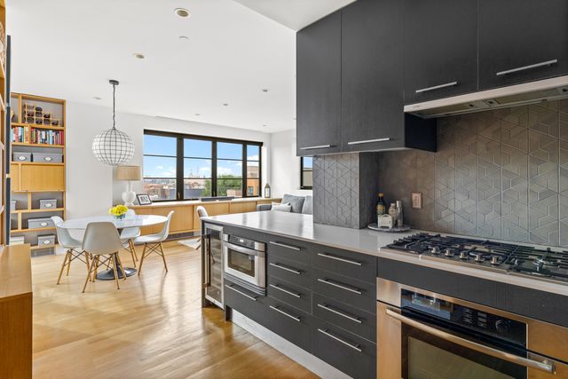 $1,900,000 | 527 Court Street, Unit PH7A | Carroll Gardens