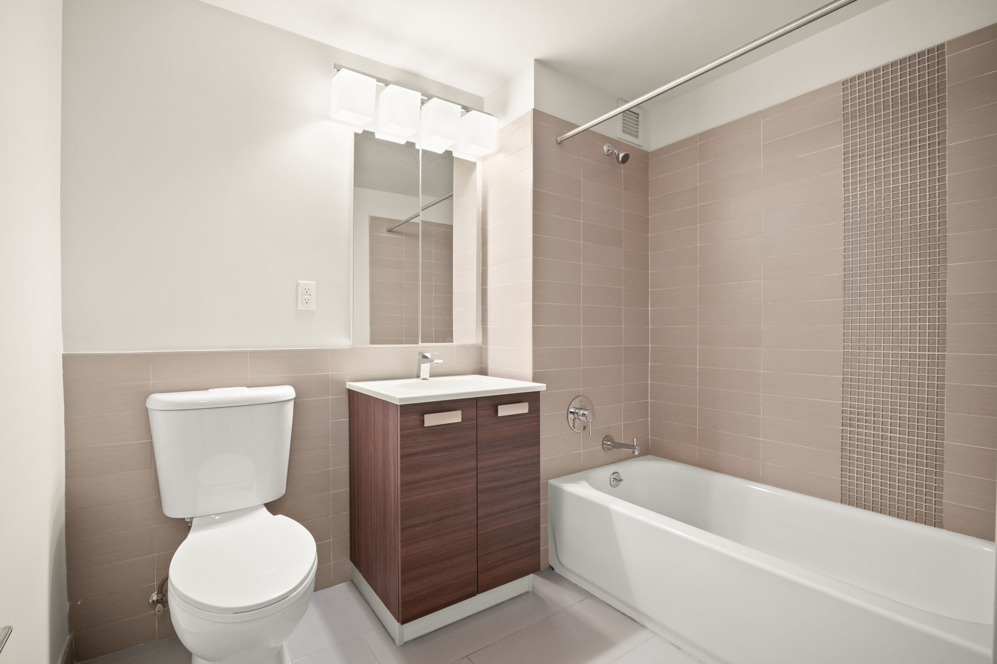 46-09 11th Street, Unit Undisclosed Queens, NY 11101 - Photo 7 of 10