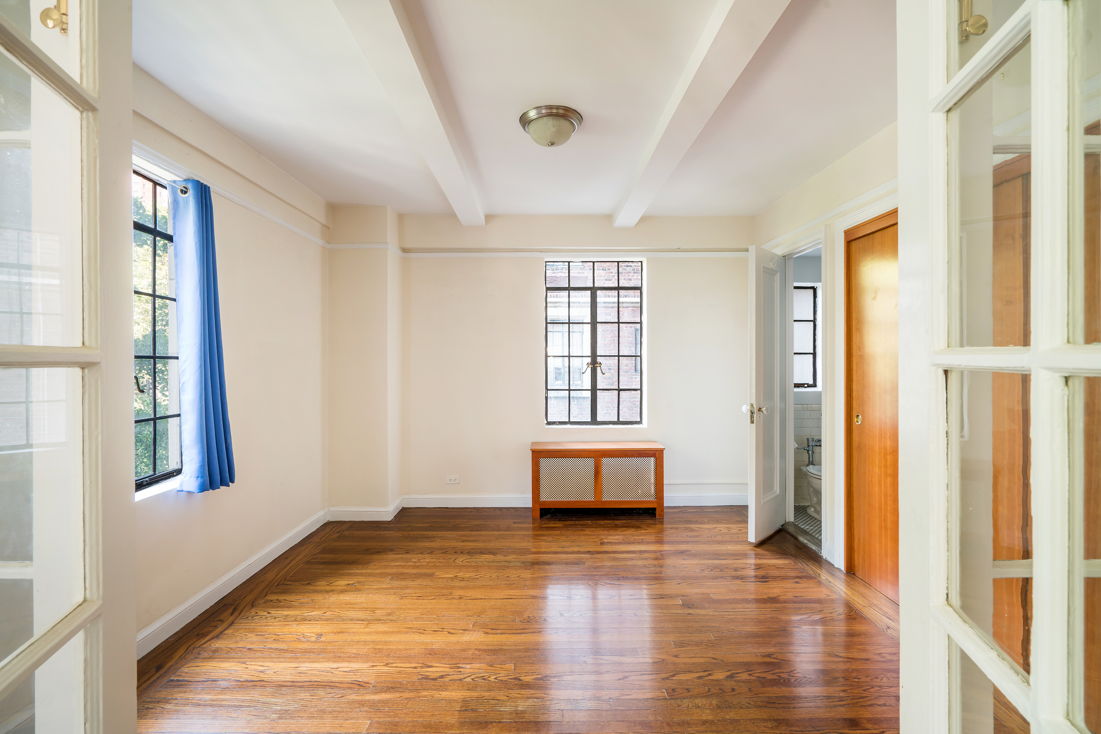 25 Tudor City Place, Unit 419 Manhattan, NY 10017 - Photo 4 of 10