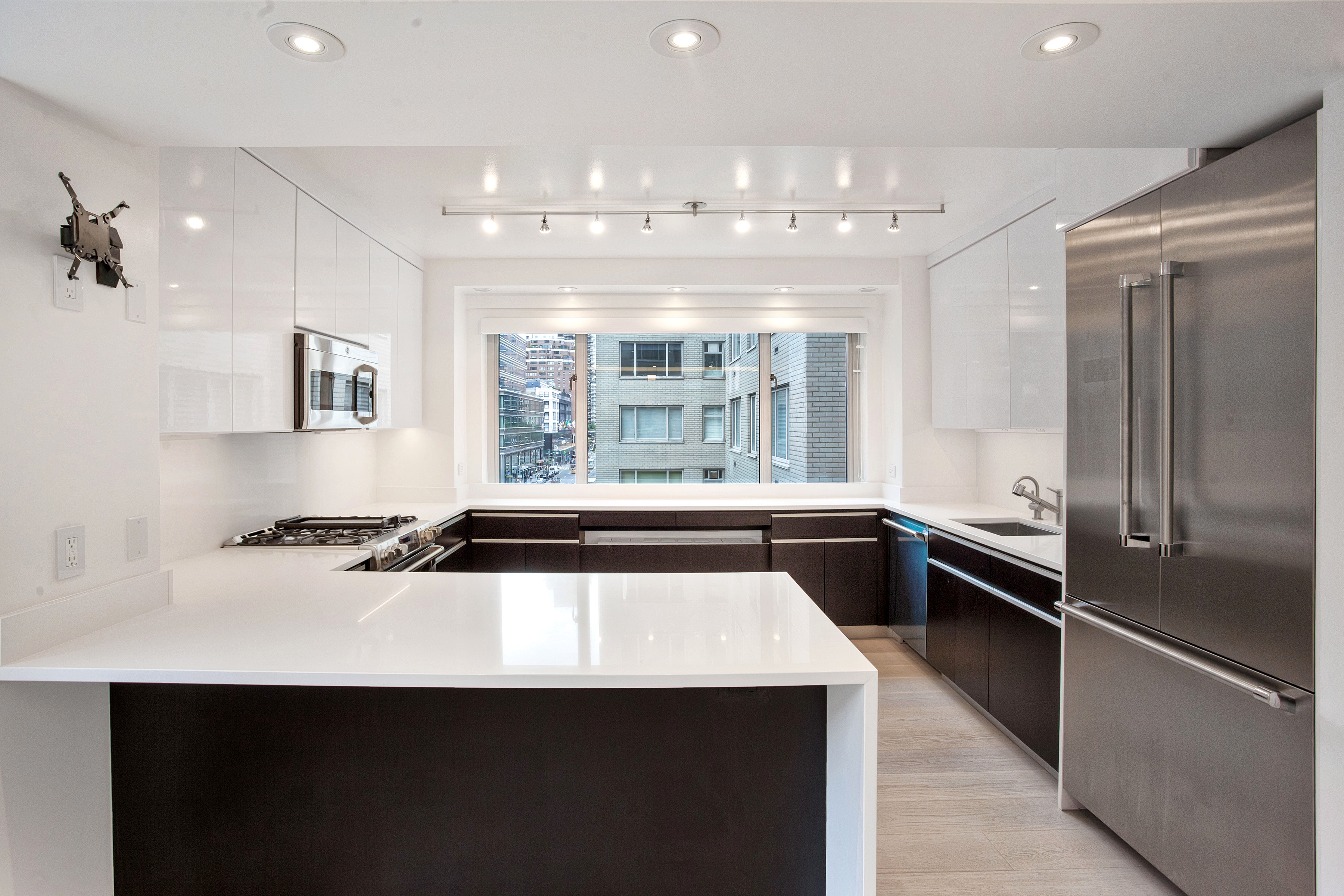 200 East 57th Street, Unit 7M Manhattan, NY 10022 - Photo 6 of 17