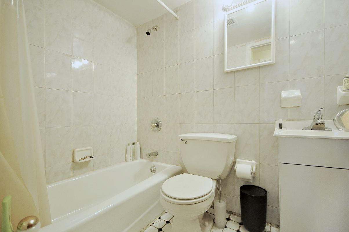 247 East 81st Street, Unit 2E Manhattan, NY 10028 - Photo 5 of 6