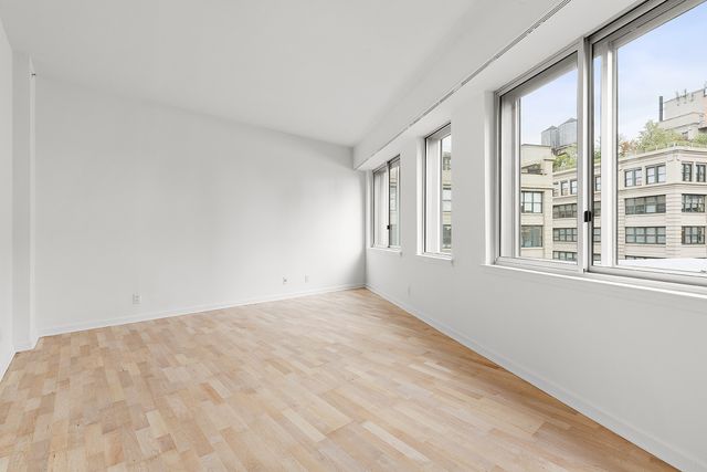 $905,000 | 133 Water Street, Unit 10A | DUMBO