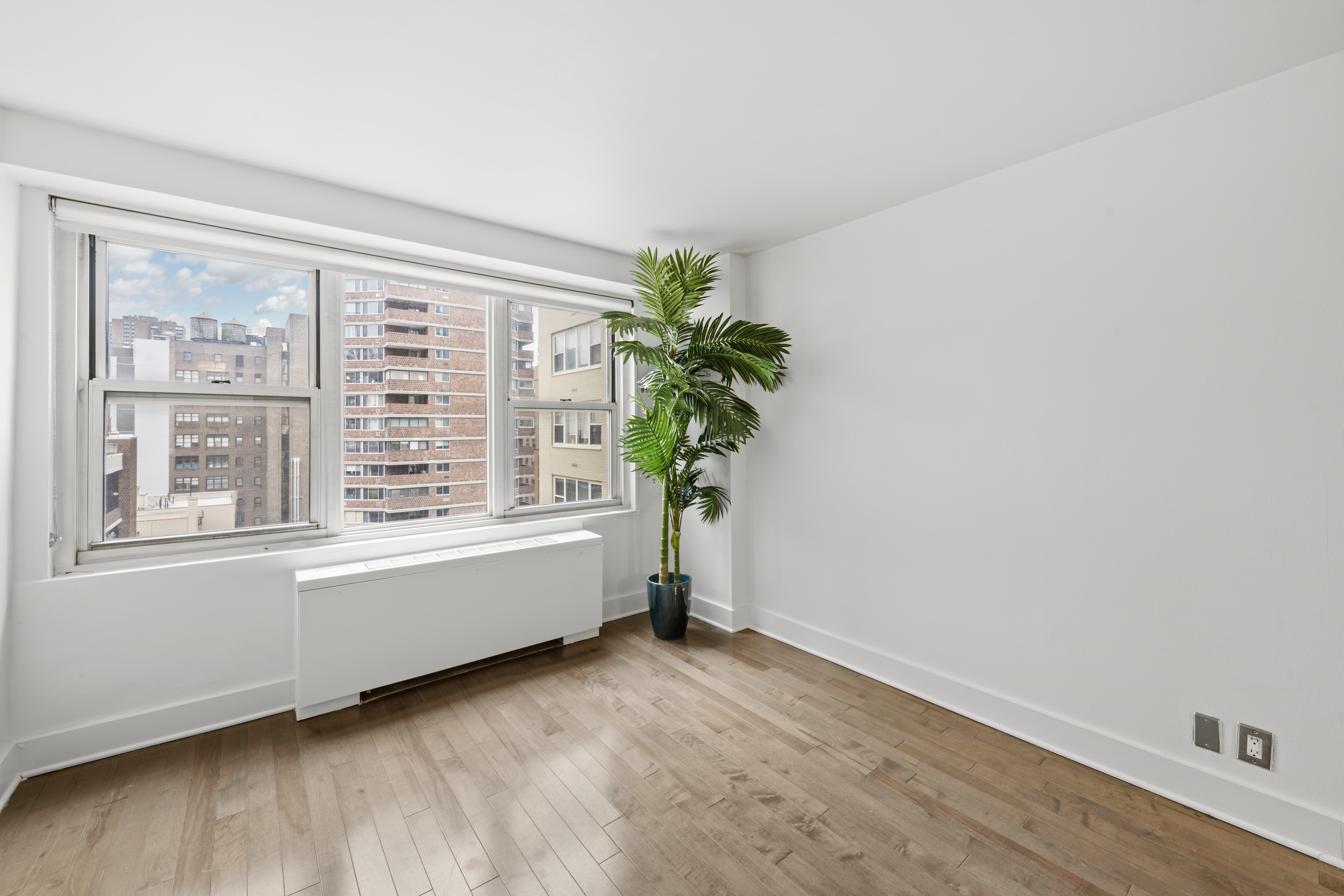 305 E 24th St, Unit 11K Manhattan, NY 10010 - Photo 5 of 11