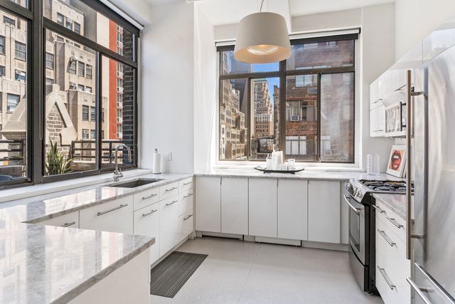 $1,089,000 | 360 West 36th Street, Unit 10NE | Hudson Yards