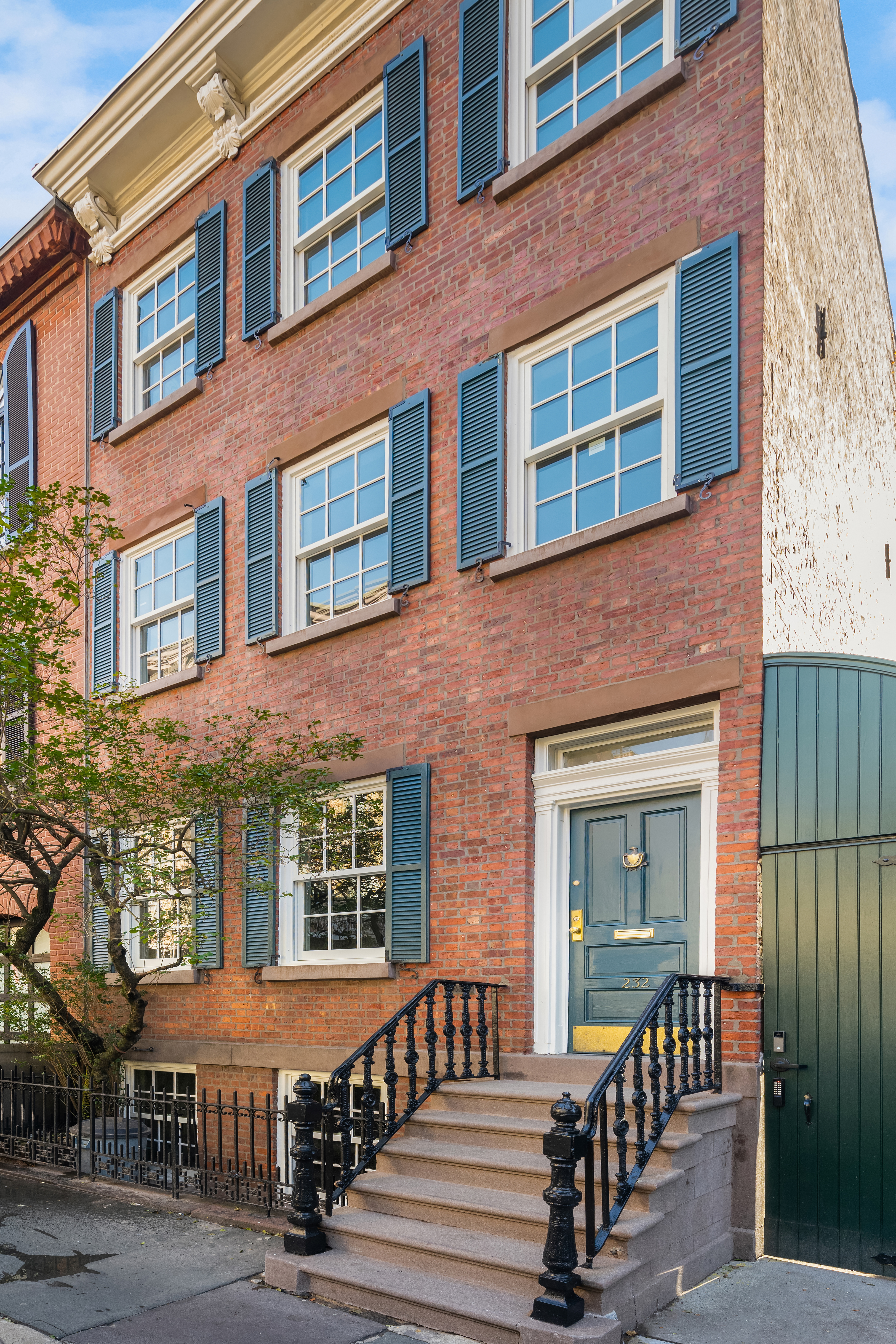 232 West 10th Street Manhattan, NY 10014 - Photo 1 of 19