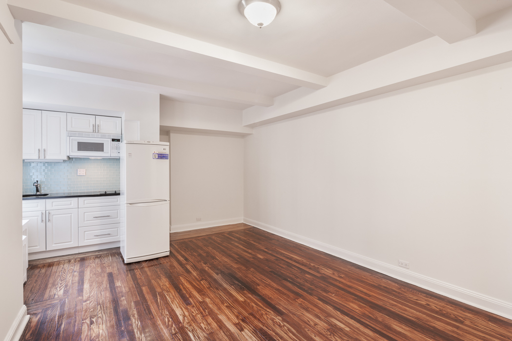 45 Tudor City Place, Unit 2006 Manhattan, NY 10017 - Photo 2 of 8