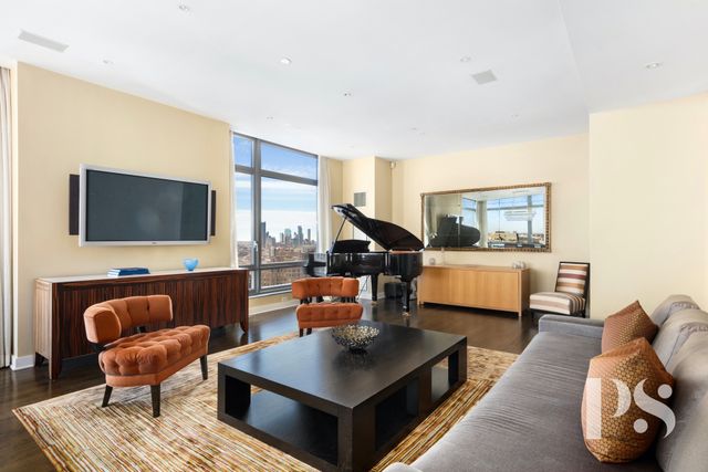 $5,300,000 | 450 East 83rd Street, Unit 24BC | Upper East Side