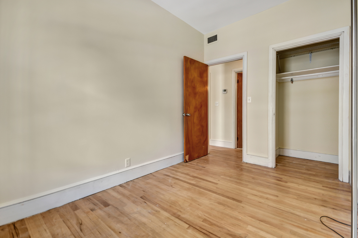 247 East 81st Street, Unit 2D Manhattan, NY 10028 - Photo 3 of 5