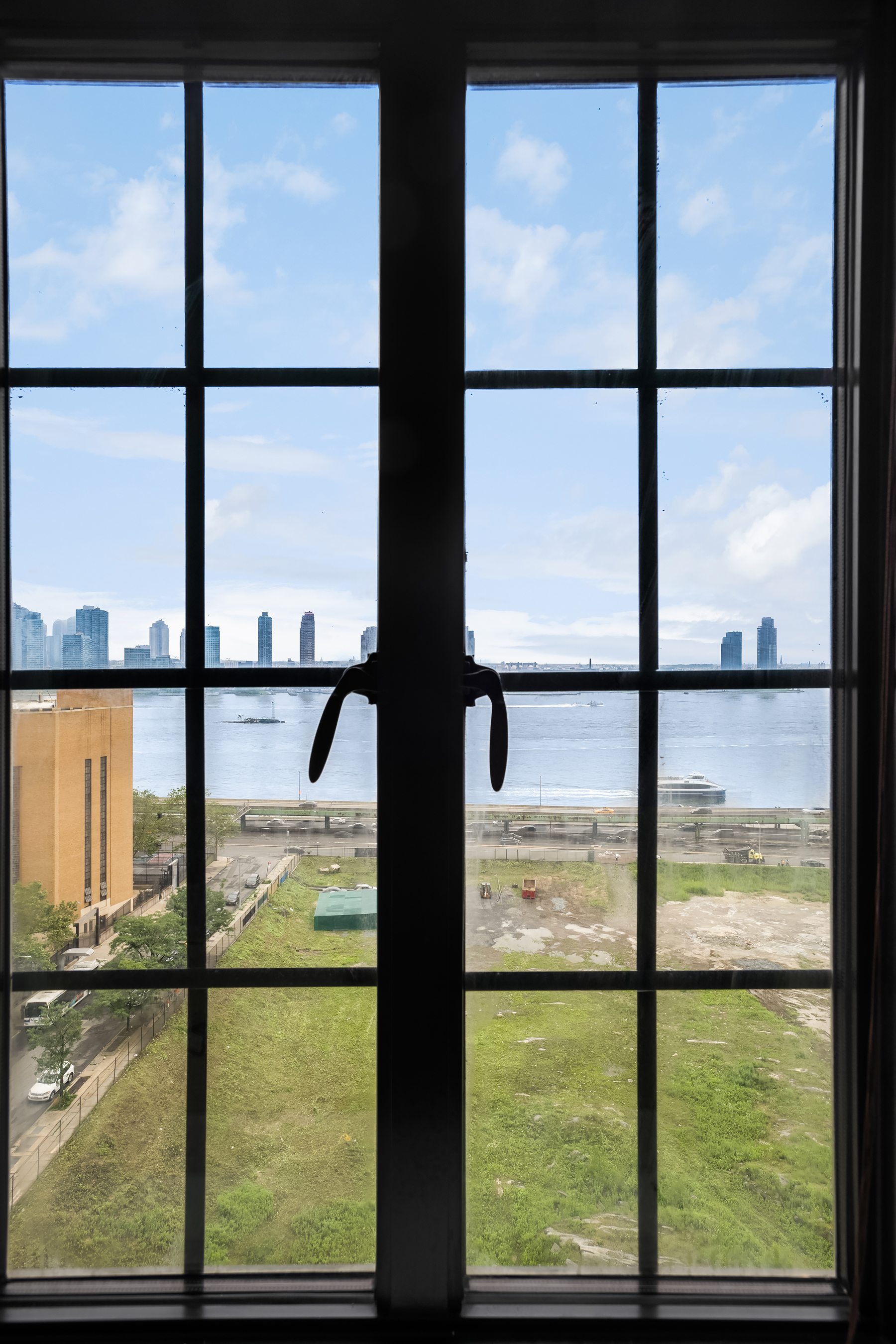 5 Tudor City Place, Unit 932 Manhattan, NY 10017 - Photo 4 of 11