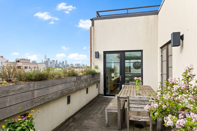 $1,900,000 | 527 Court Street, Unit PH7A | Carroll Gardens